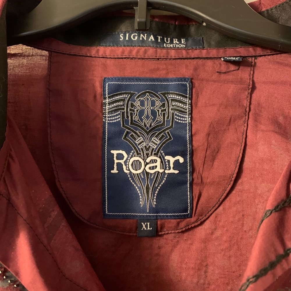 🦁 Roar signature edition shirt (XL)